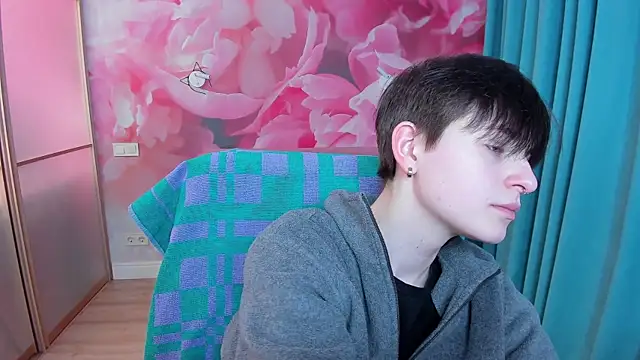 EmiliaYours online show from February 7, 2025, 3:52 pm