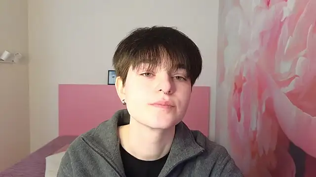 EmiliaYours online show from February 8, 2025, 12:50 pm