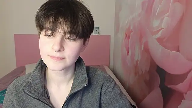 EmiliaYours online show from February 8, 2025, 4:04 pm