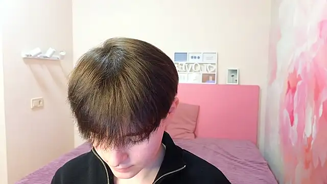 EmiliaYours online show from February 28, 2025, 1:25 pm