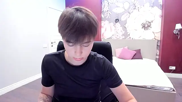 EmiliaYours online show from September 9, 2025, 3:55 pm