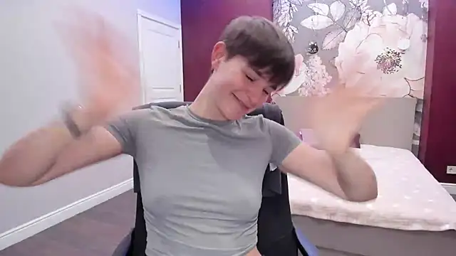 EmiliaYours online show from September 15, 2025, 3:12 pm