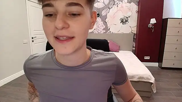 EmiliaYours online show from September 22, 2025, 3:03 pm