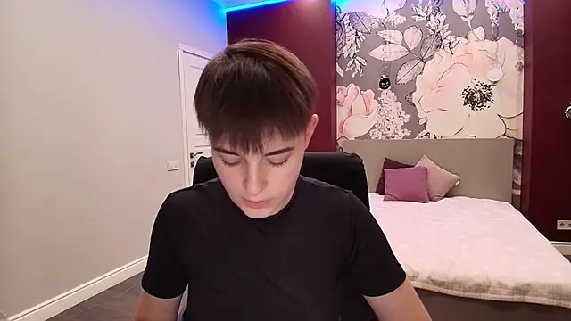 EmiliaYours online show from September 26, 2025, 3:16 pm