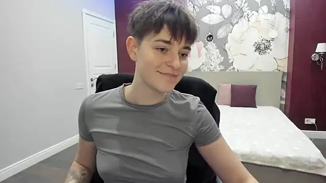 EmiliaYours online show from November 29, 2025, 2:53 pm