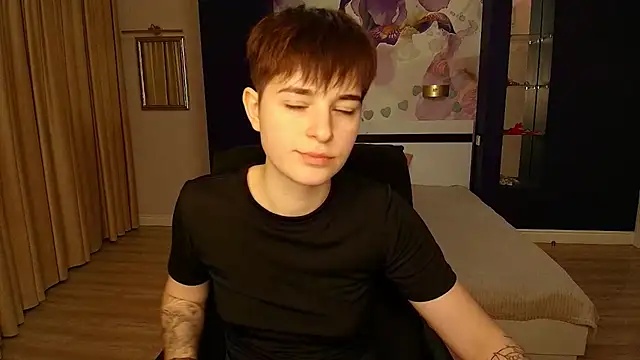 EmiliaYours online show from December 2, 2025, 3:29 pm