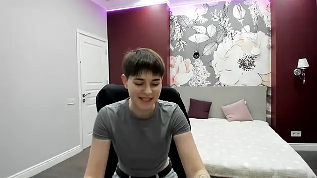 EmiliaYours online show from March 6, 2026, 3:08 pm