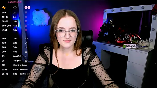 luna berryy online show from February 17, 2025, 8:04 pm