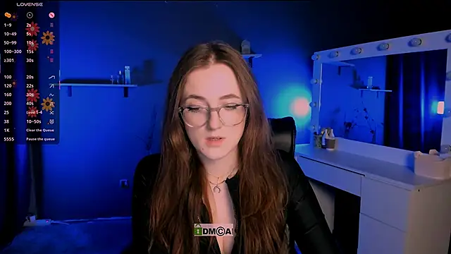 luna berryy online show from March 14, 2025, 9:32 pm