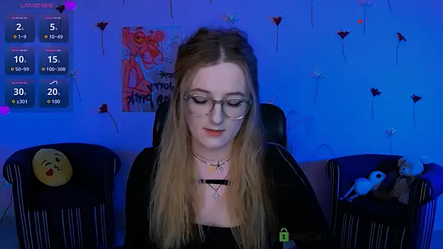 Snapshot of luna_berryy chatting on April 22, 2026, 7:15 pm luna berryy online show from April 22, 2026, 7:15 pm