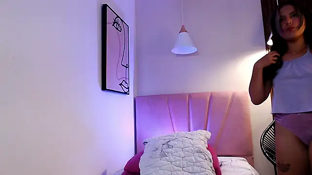 Sharlotte Milk online show from February 5, 2025, 6:04 pm