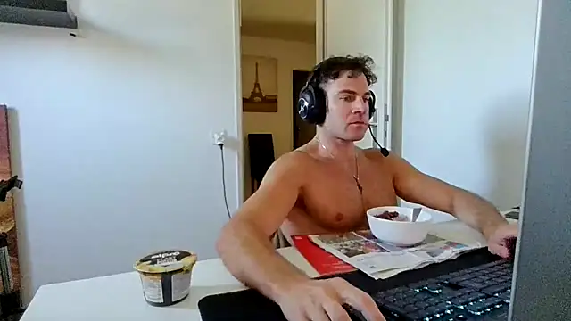 Snapshot of alpha-hunk chatting on June 15, 2026, 10:28 am alpha-hunk online show from June 15, 2026, 10:28 am