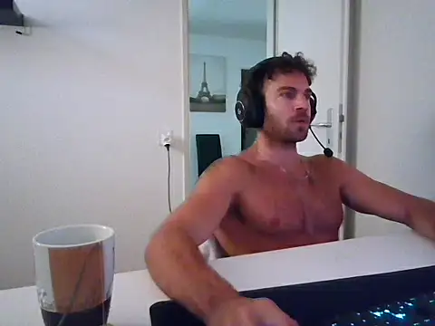 Snapshot of alpha-hunk chatting on June 28, 2026, 8:53 am alpha-hunk online show from June 28, 2026, 8:53 am