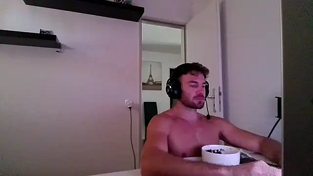 Snapshot of alpha-hunk chatting on July 8, 2026, 10:31 am alpha-hunk online show from July 8, 2026, 10:31 am
