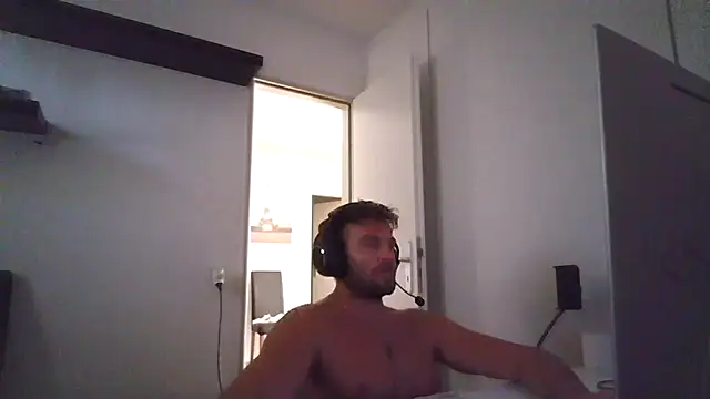 Snapshot of alpha-hunk chatting on July 20, 2026, 4:42 pm alpha-hunk online show from July 20, 2026, 4:42 pm