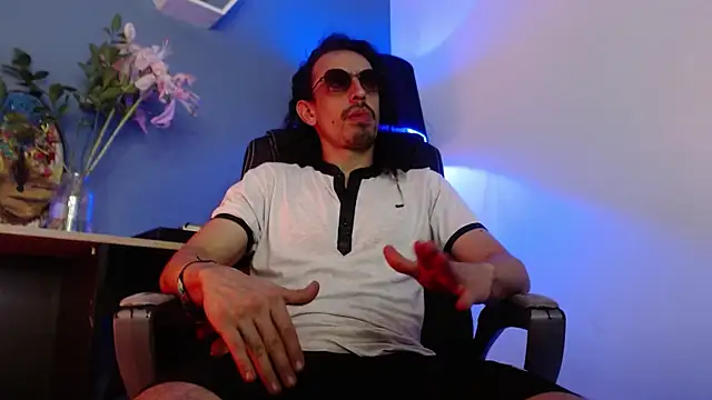 Sr Magnus  online show from March 19, 2025, 10:44 am