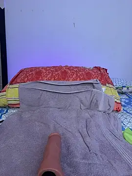 aurora divine online show from April 22, 2026, 7:04 pm