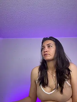 aurora divine online show from April 24, 2026, 7:05 pm