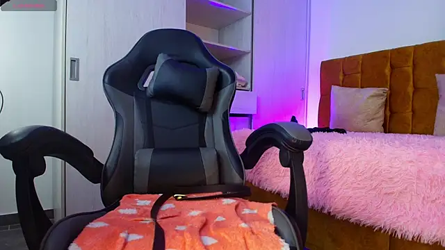 alexiaaross online show from December 10, 2024, 2:48 am