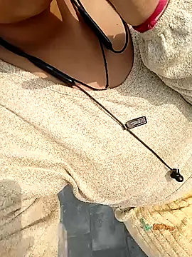 ruhi2003 online show from December 9, 2024, 4:23 am