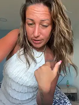 feetqueen96 online show from July 15, 2026, 4:34 pm