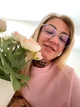 MazeSin online show from September 18, 2025, 5:20 am