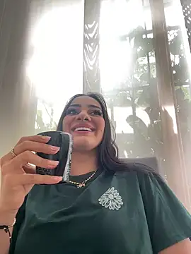 Snapshot of mallie_quinn chatting on December 12, 2024, 4:43 pm mallie quinn online show from December 12, 2024, 4:43 pm