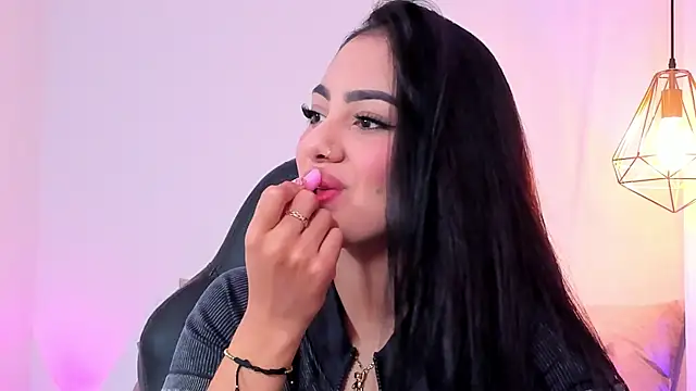 Snapshot of mallie_quinn chatting on December 20, 2024, 1:11 pm mallie quinn online show from December 20, 2024, 1:11 pm