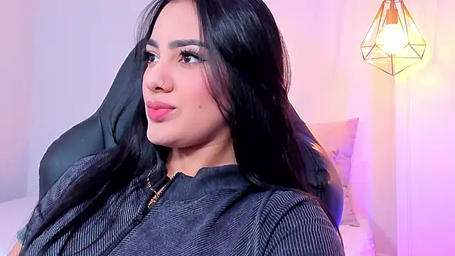 Snapshot of mallie_quinn chatting on December 20, 2024, 5:29 pm mallie quinn online show from December 20, 2024, 5:29 pm