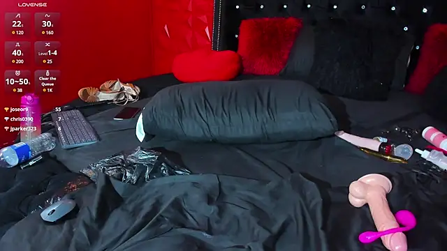 Snapshot of KendralHolson chatting on March 5, 2025, 10:44 am KendralHolson online show from March 5, 2025, 10:44 am