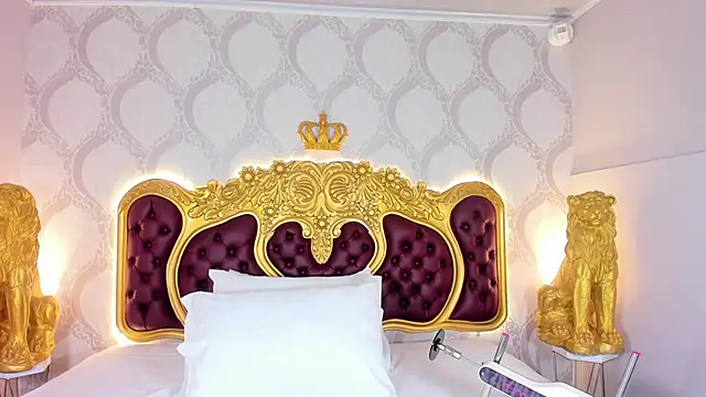 Snapshot of KendralHolson chatting on October 9, 2025, 4:43 am KendralHolson online show from October 9, 2025, 4:43 am