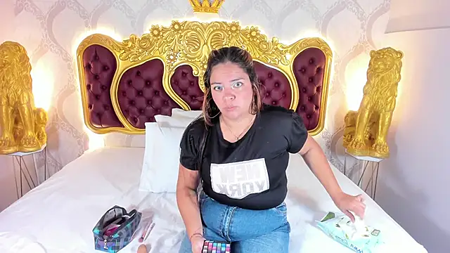 Snapshot of KendralHolson chatting on October 29, 2025, 4:37 am KendralHolson online show from October 29, 2025, 4:37 am