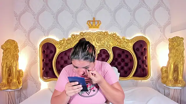 Snapshot of KendralHolson chatting on November 9, 2025, 4:22 am KendralHolson online show from November 9, 2025, 4:22 am