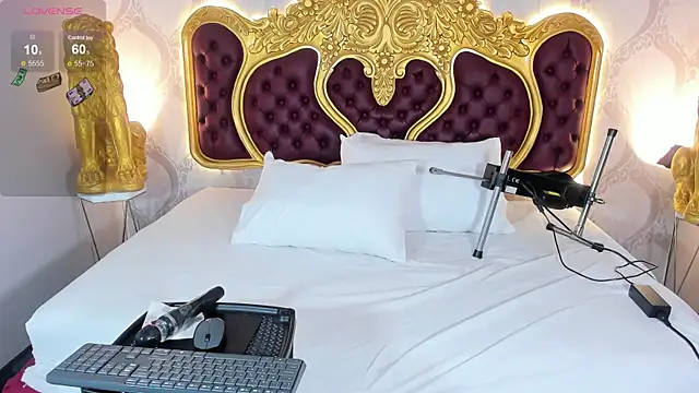 KendralHolson online show from March 4, 2026, 4:29 am