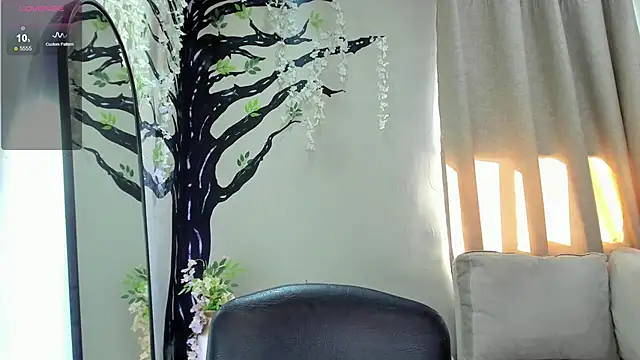 ebbafernandez  online show from September 23, 2025, 7:28 pm