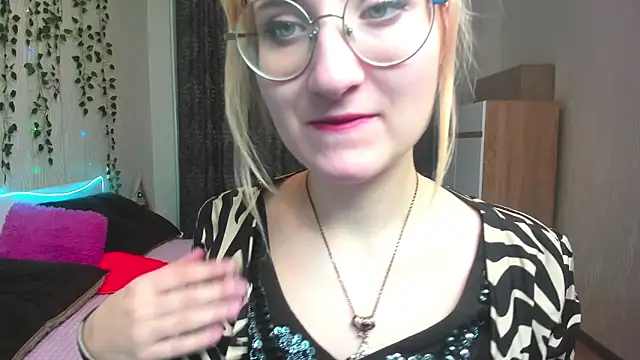 Miss Elsa  online show from December 23, 2024, 2:56 am