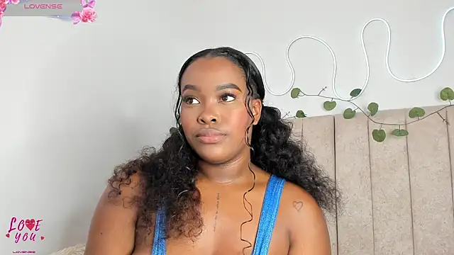 Kaseydelvey online show from September 19, 2025, 9:26 pm