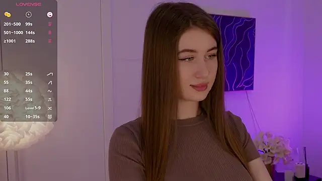 Lilly Colins online show from March 9, 2025, 6:32 pm