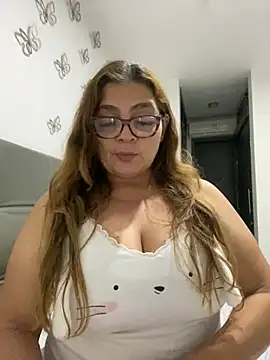 AntonellaAlondra4 online show from March 6, 2025, 3:35 am