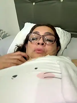 AntonellaAlondra4 online show from September 13, 2025, 10:59 am