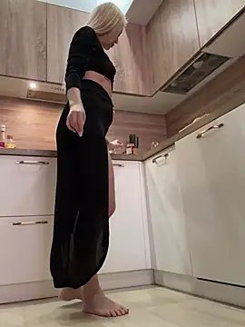 AdeleRoberts online show from February 5, 2025, 8:21 am