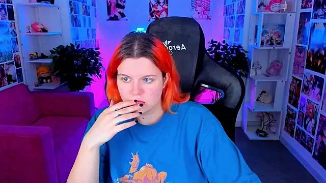 NielletaBlossom online show from March 11, 2025, 5:05 am