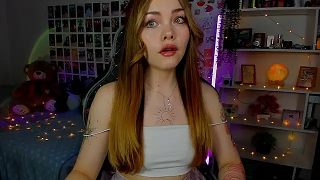 AkiraKatsu online show from September 24, 2025, 11:46 am