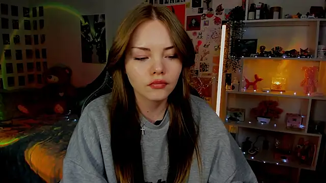 AkiraKatsu online show from April 27, 2026, 12:25 pm