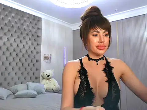 TianaPosh online show from February 23, 2025, 8:22 pm