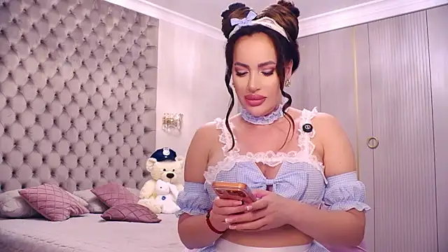 TianaPosh online show from March 4, 2026, 9:43 pm