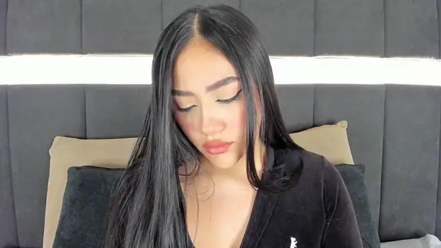 nicolle pierce online show from October 1, 2025, 1:28 pm