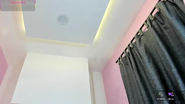 Snapshot of nicolle_pierce chatting on May 4, 2026, 1:18 pm nicolle pierce online show from May 4, 2026, 1:18 pm