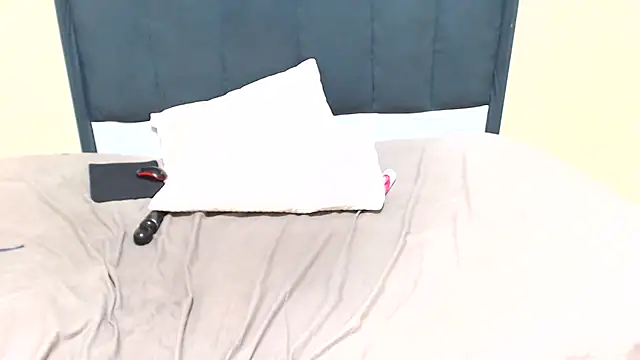 kittykhloe22 online show from March 11, 2025, 9:37 pm