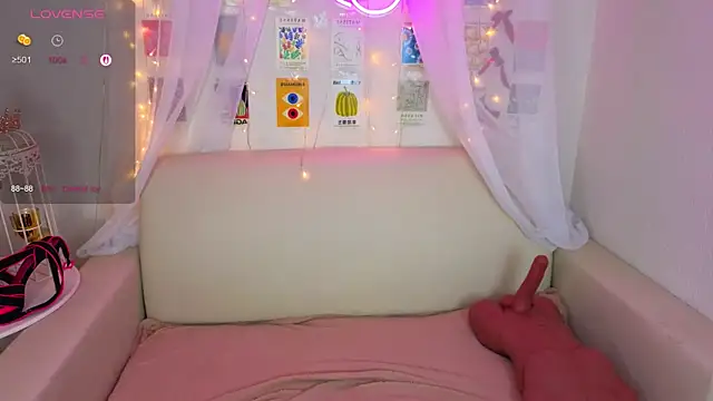 Angel Nikole online show from November 10, 2025, 1:48 am